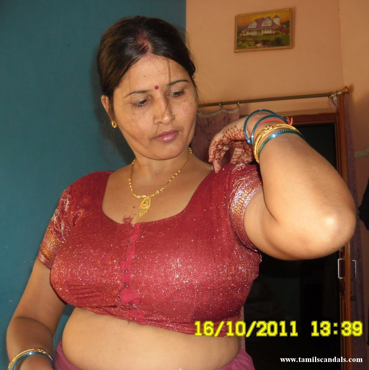 Desi aunty big boobs photo