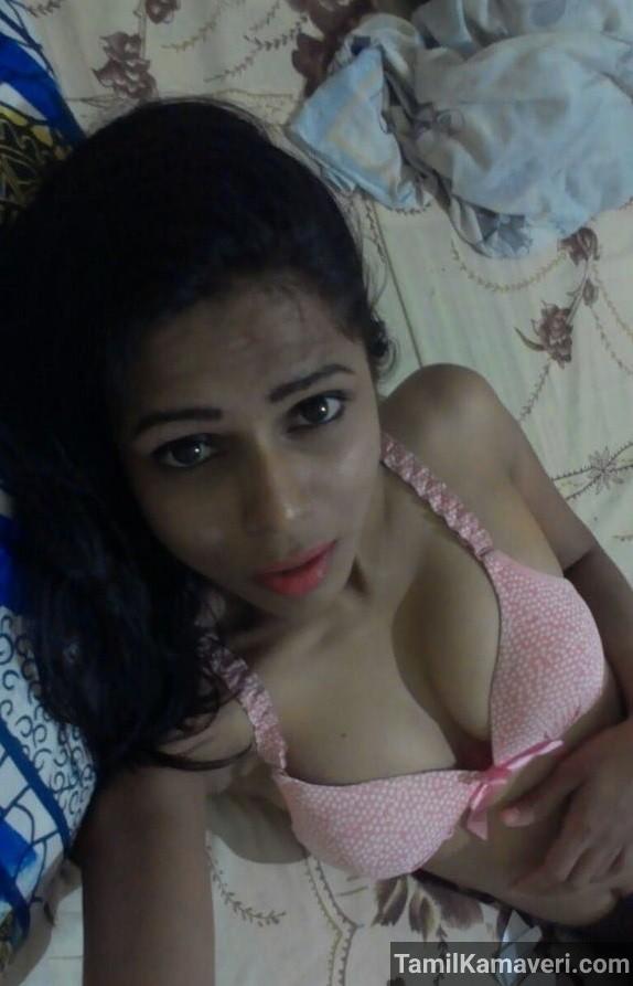 கள்ள காதலனுக்காக ரகசிய போட்டோ அனுப்பும் பெண் 5
